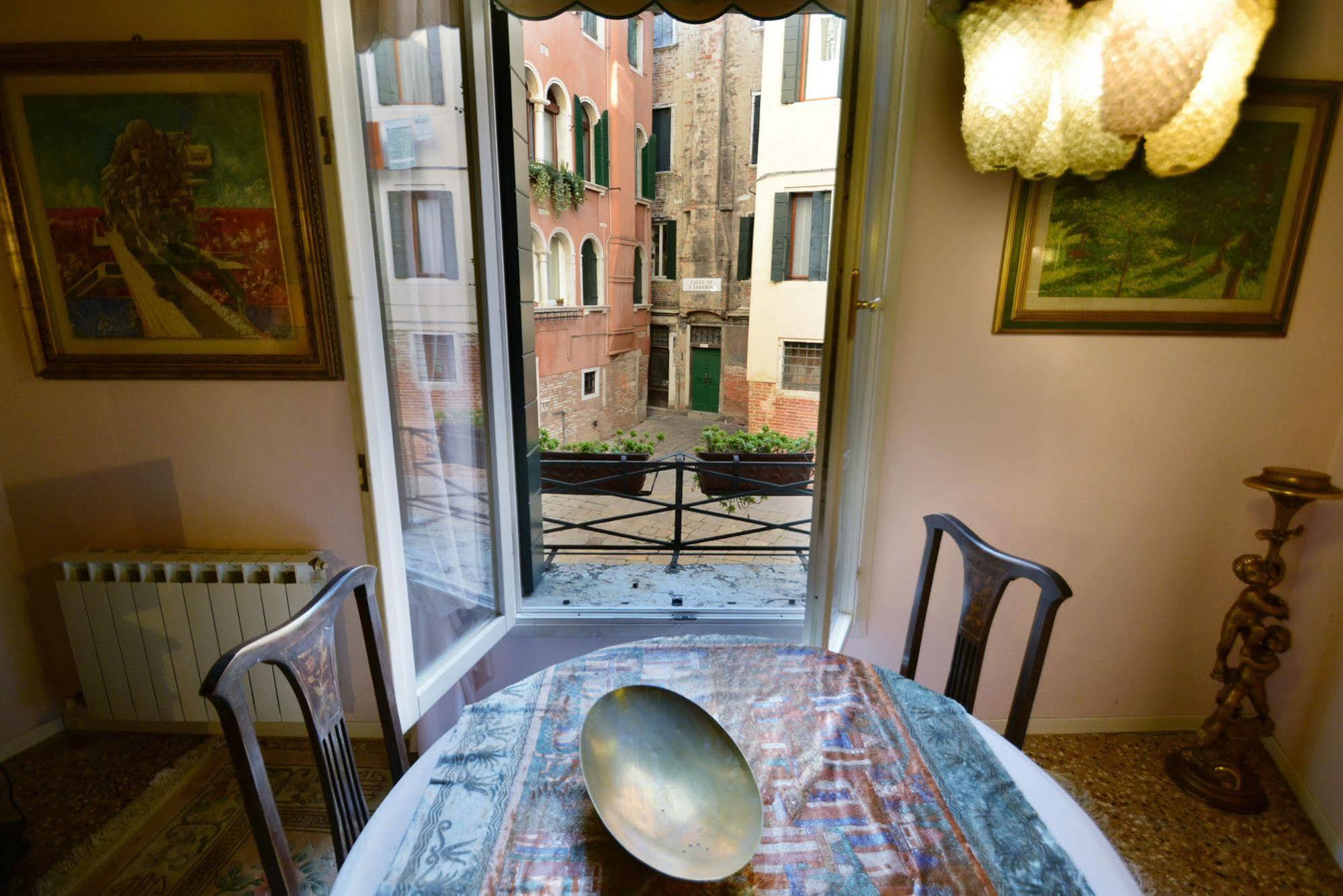 Ve.N.I.Ce. Cera Casa Del Sol Apartment Venesia Bagian luar foto