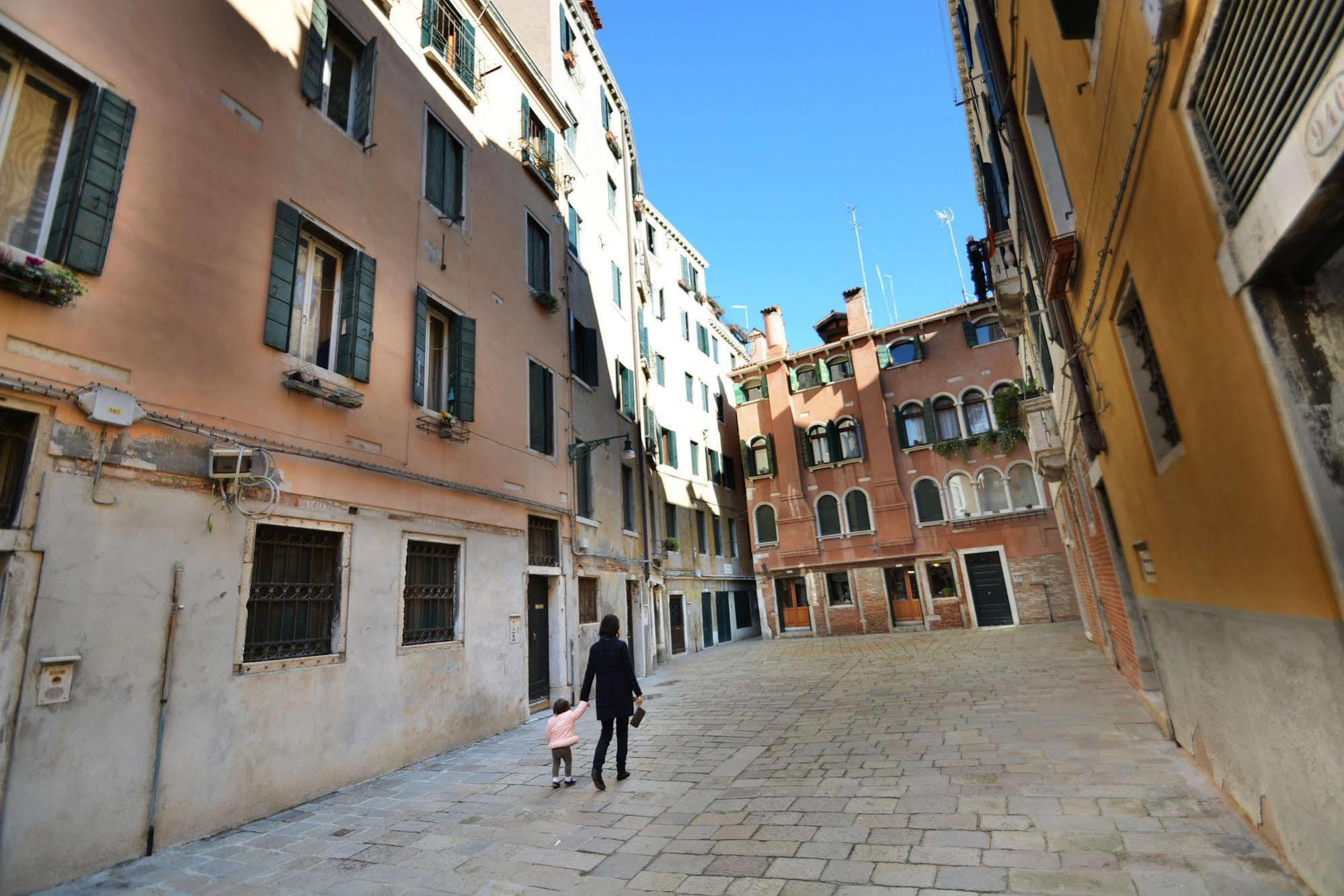 Ve.N.I.Ce. Cera Casa Del Sol Apartment Venesia Bagian luar foto